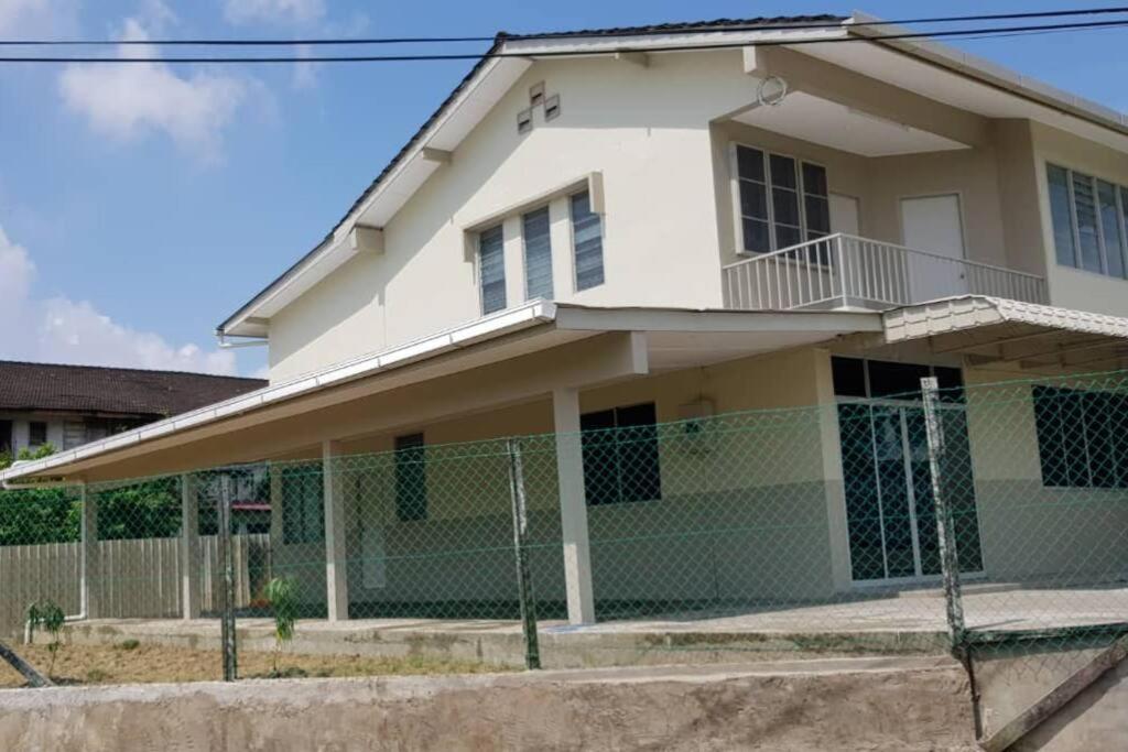J & I Homestay Sibu Exterior foto